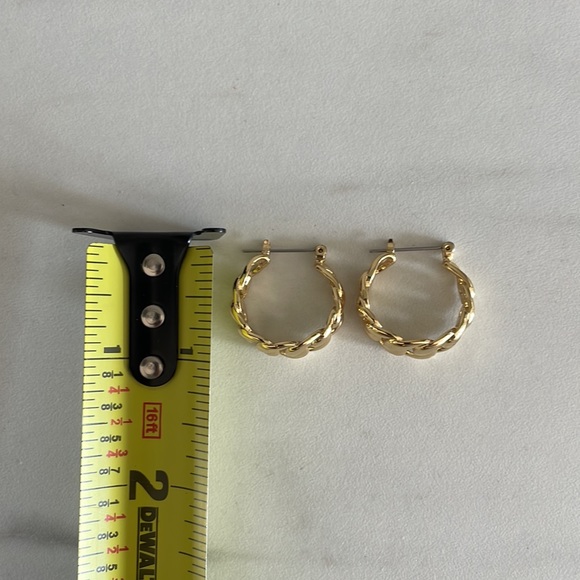 Gold Chainlink Hoops - Picture 3 of 5